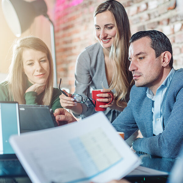 bigstock-startup-business-people-discus-376049254